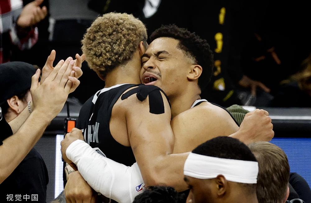 在首輪比賽 在首輪比賽